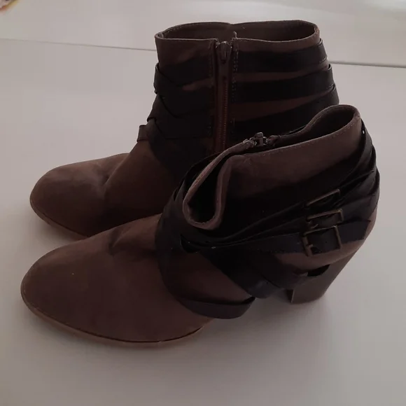Ankle Shoes (Boots) - Size 10 (XL) - Picture 2 of 11